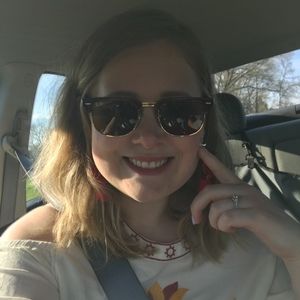 Meet your Posher, Posh